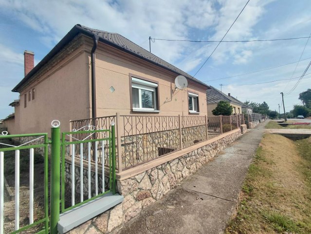 Eladó családi ház, Kisbéren 53 M Ft, 3 szobás