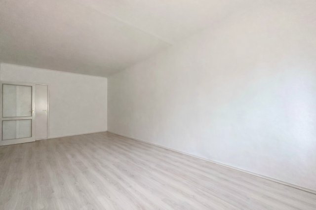 Eladó panellakás, Pécsett 47.9 M Ft, 2 szobás