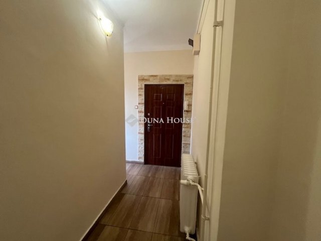 Eladó téglalakás, Pécsett 49.8 M Ft, 2 szobás