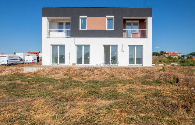 Eladó ikerház, Budapesten, XVIII. kerületben 124.9 M Ft, 5 szobás
