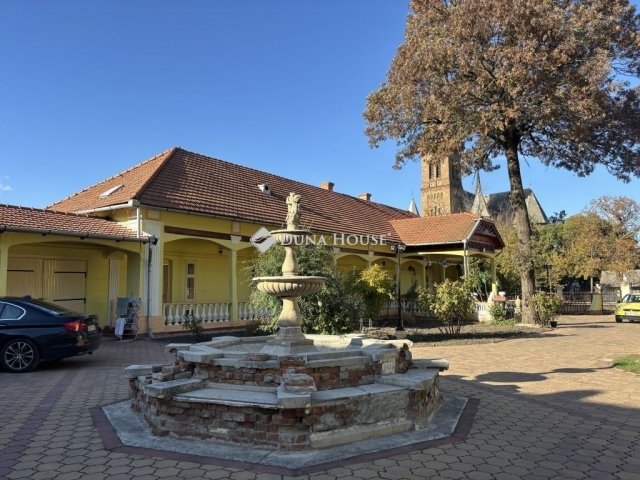 Eladó családi ház, Szarvason 130 M Ft, 5+1 szobás