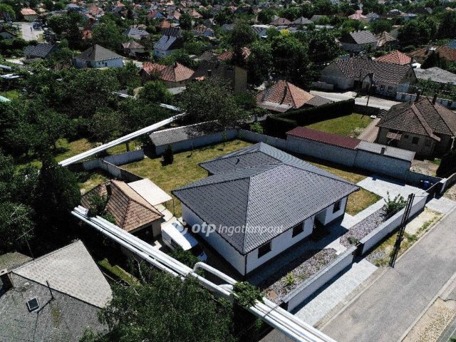 Eladó családi ház, Mosonmagyaróváron 124.9 M Ft, 4 szobás