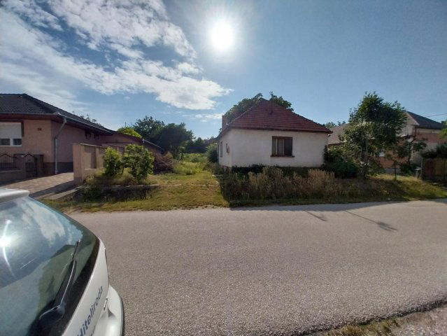 Eladó családi ház, Ászáron 10.9 M Ft, 2 szobás
