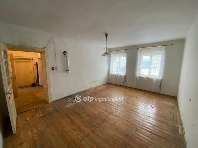 Eladó ikerház, Dobán 11.99 M Ft, 1+1 szobás