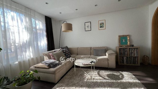 Eladó téglalakás, Egerben 63.9 M Ft, 2 szobás