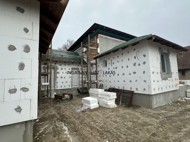 Eladó ikerház, Őrbottyánban 110 M Ft, 5 szobás