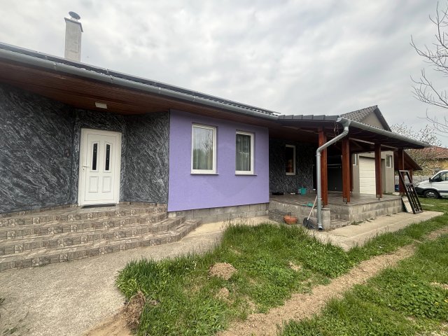 Eladó családi ház, Pécelen 134.99 M Ft, 4 szobás