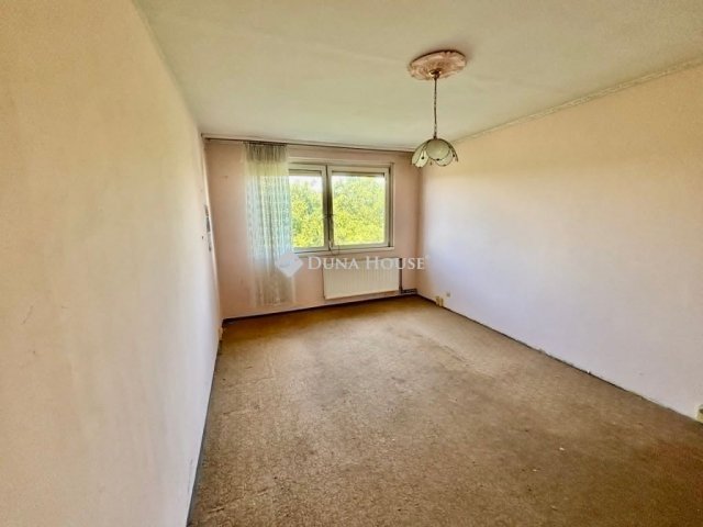 Eladó panellakás, Makón, Fűrész utcában 29.99 M Ft, 2 szobás