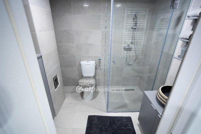 Eladó téglalakás, Budapesten, V. kerületben 94.9 M Ft, 2 szobás