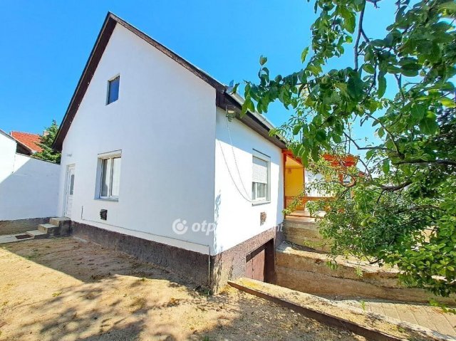 Eladó családi ház, Kecskeméten 64.9 M Ft, 3+1 szobás