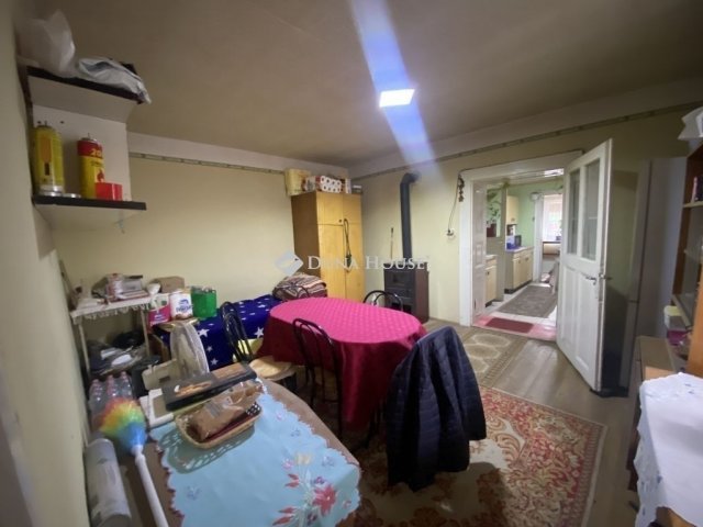 Eladó családi ház, Zsámbokon 27 M Ft, 2 szobás