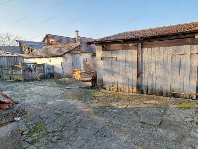 Eladó családi ház, Nagykőrösön 24 M Ft, 2 szobás