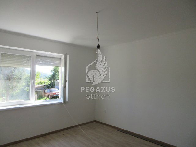 Eladó családi ház, Ózdon 24.9 M Ft, 2 szobás