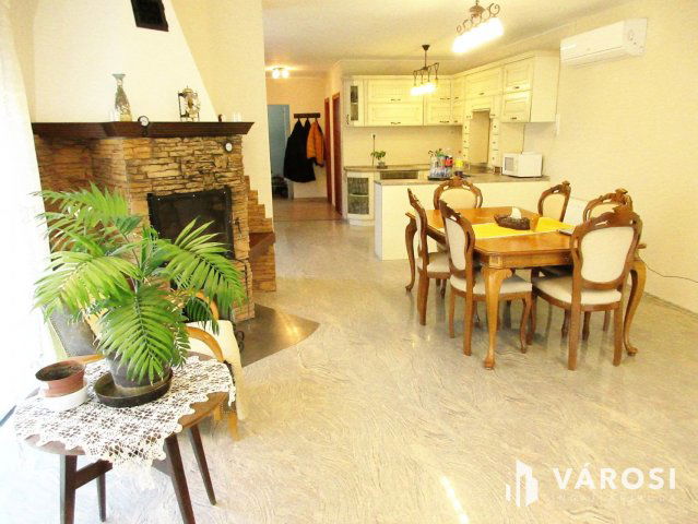 Eladó családi ház, Szadán 120 M Ft, 6 szobás