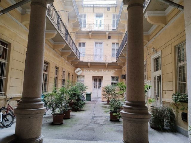 Eladó téglalakás, Budapesten, VI. kerületben 77 M Ft, 2 szobás