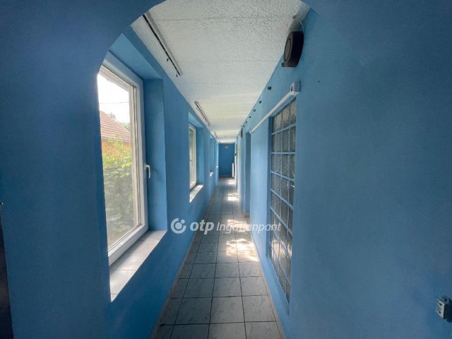 Eladó családi ház, Dunaújvárosban 19.9 M Ft, 3 szobás