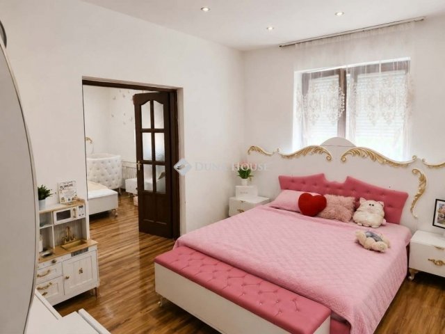 Eladó családi ház, Újszászon 28 M Ft, 2 szobás