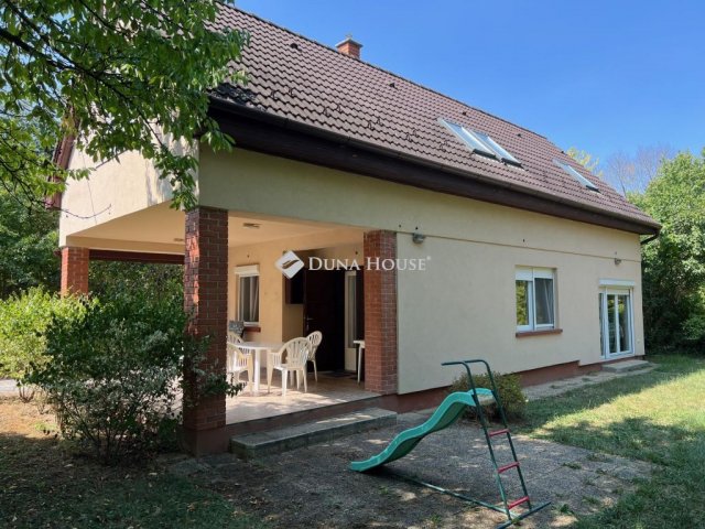 Eladó nyaraló, Balatonkenesén 94.9 M Ft, 5 szobás