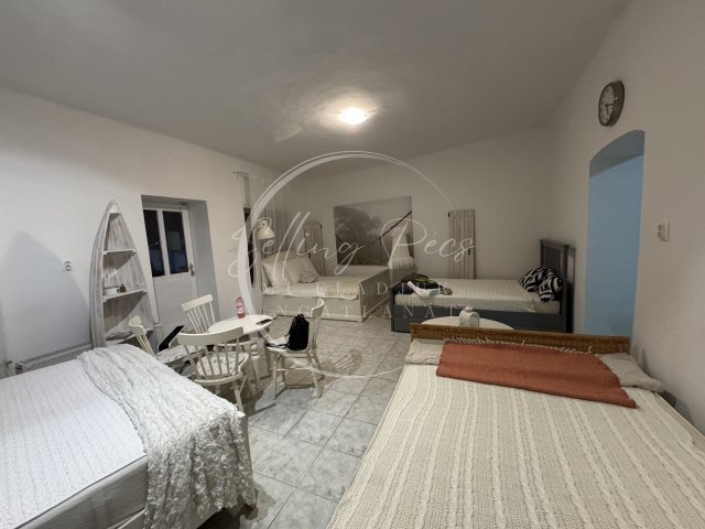 Eladó üzlethelyiség, Pécsett 39.9 M Ft, 2 szobás