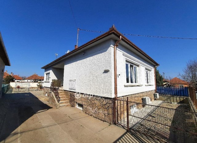 Eladó családi ház, Nagykőrösön 99 M Ft, 7+2 szobás
