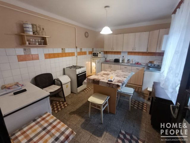 Eladó családi ház, Sándorfalván 52.99 M Ft, 3 szobás