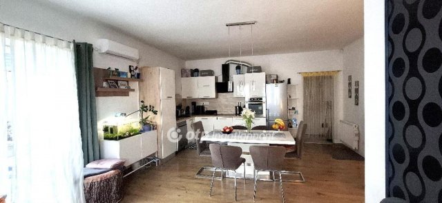 Eladó családi ház, Győrött 149.9 M Ft, 2+2 szobás