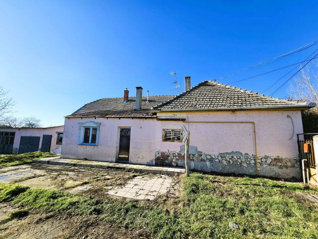 Eladó családi ház, Kalocsán 8.9 M Ft, 4 szobás