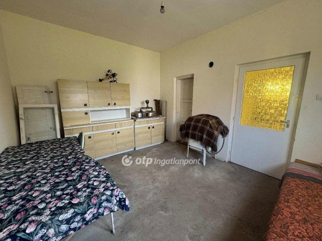 Eladó családi ház, Hosszúpályin 15.999 M Ft, 1 szobás