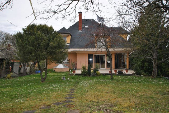 Eladó családi ház, Budapesten, II. kerületben 239.999 M Ft
