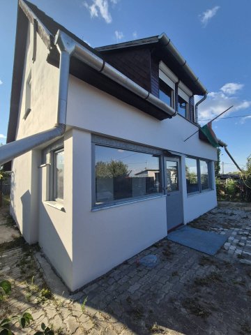 Eladó családi ház, Szigetszentmiklóson 29.9 M Ft, 2 szobás