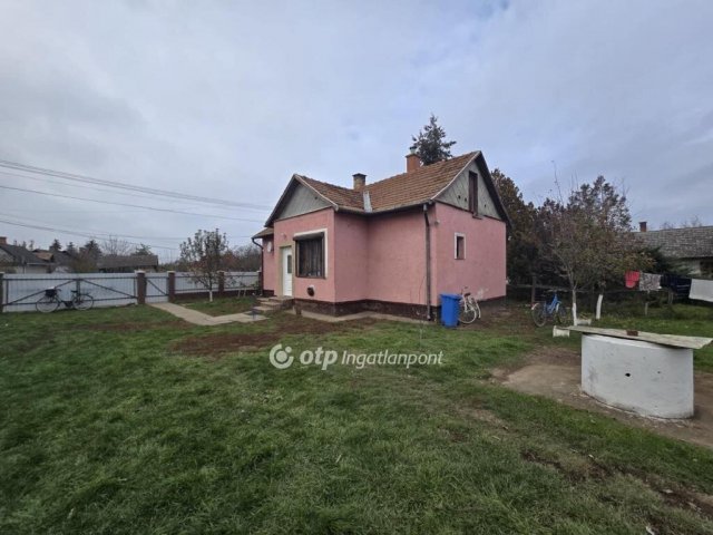 Eladó családi ház, Földesen 16.5 M Ft, 1 szobás