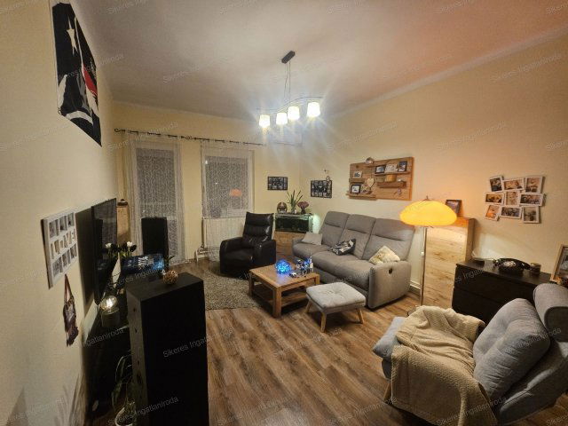 Eladó téglalakás, Komáromban 68.5 M Ft, 2+2 szobás