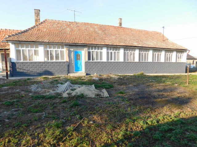 Eladó családi ház, Nagykarácsonyon 11.999 M Ft, 3 szobás