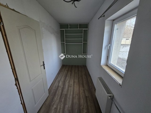 Eladó családi ház, Szegeden 53 M Ft, 4 szobás