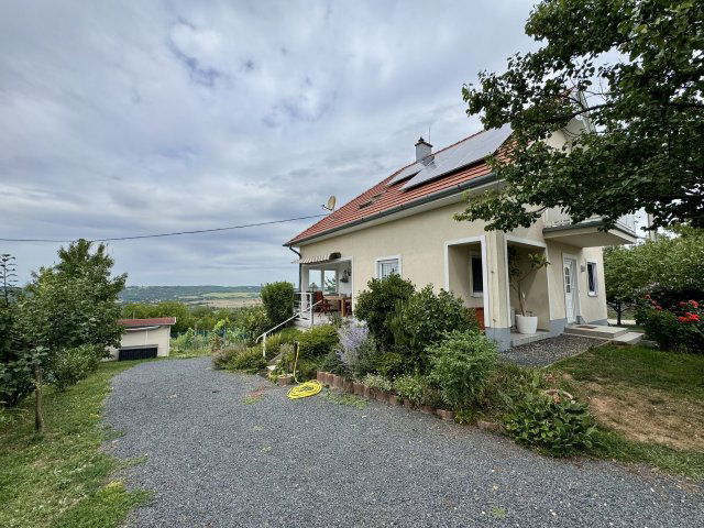 Eladó családi ház, Rezin 139 M Ft, 3+1 szobás
