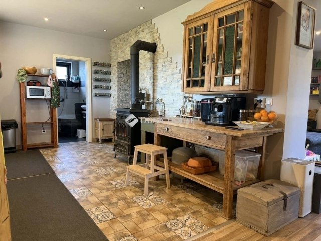 Eladó családi ház, Dánszentmiklóson 49.9 M Ft, 2 szobás