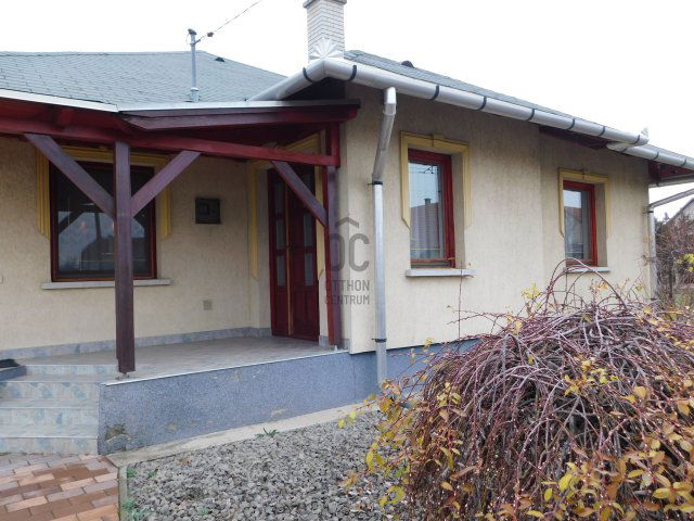 Eladó családi ház, Tápiószentmártonon 72 M Ft, 4 szobás
