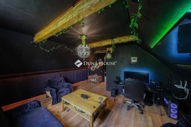 Eladó családi ház, Vecsésen 99 M Ft, 4 szobás