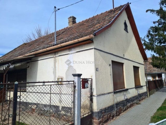 Eladó családi ház, Lajoskomáromban 14.7 M Ft, 3 szobás