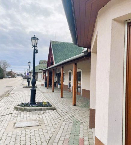 Eladó üzlethelyiség, Cserkeszőlőn 16.9 M Ft