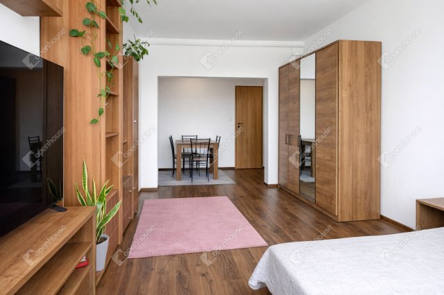 Eladó panellakás, Szegeden 54.9 M Ft, 2 szobás