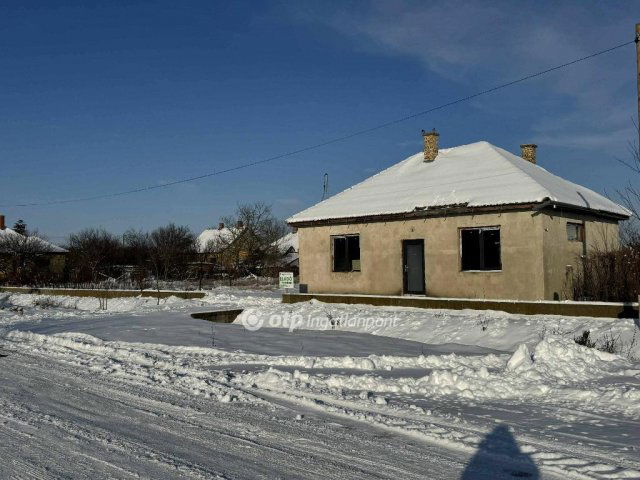 Eladó telek, Tetétlenen 5.9 M Ft / költözzbe.hu