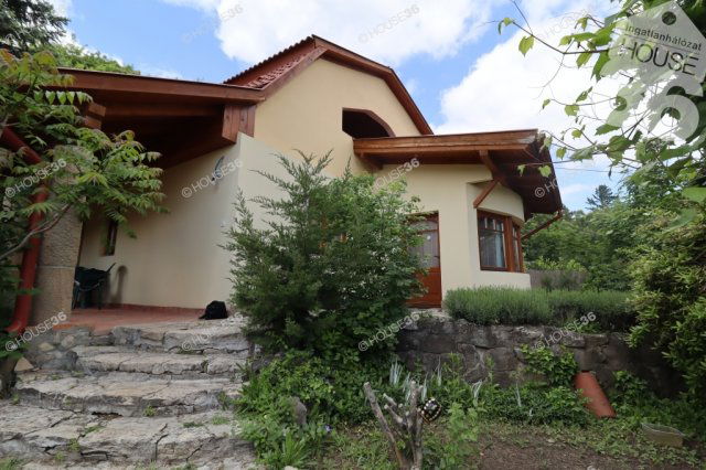 Eladó családi ház, Leányfaluban 133.95 M Ft, 3 szobás