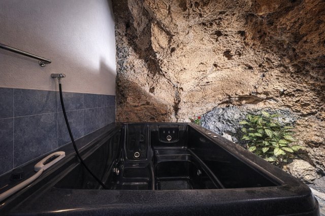 Eladó családi ház, Pécsett 94.9 M Ft, 4+1 szobás