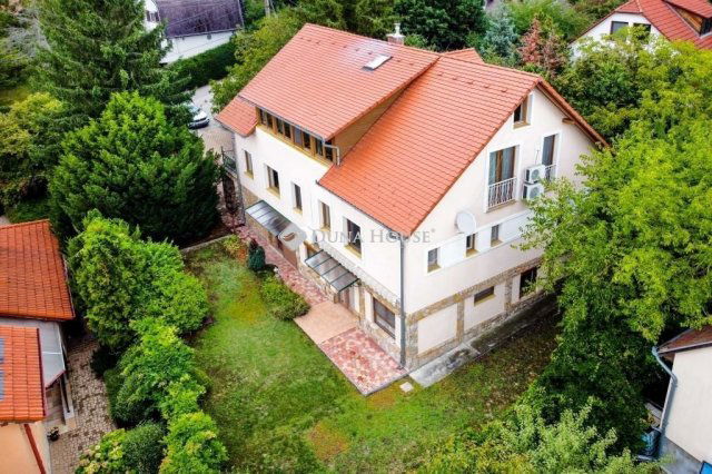 Eladó családi ház, Szentendrén 225 M Ft, 6 szobás