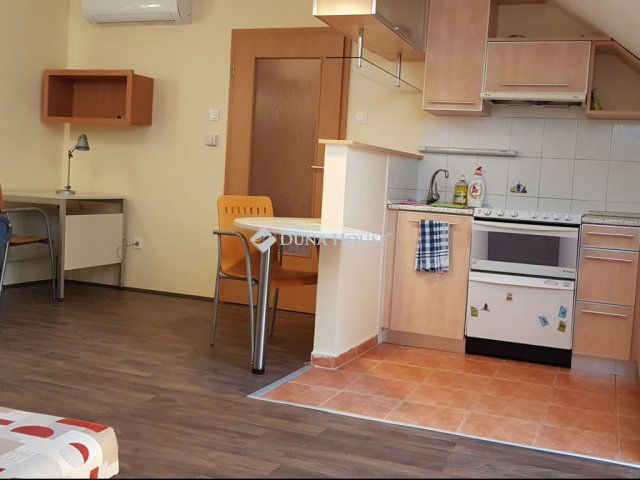 Kiadó téglalakás, albérlet, Pécsett 170 E Ft / hó, 1 szobás