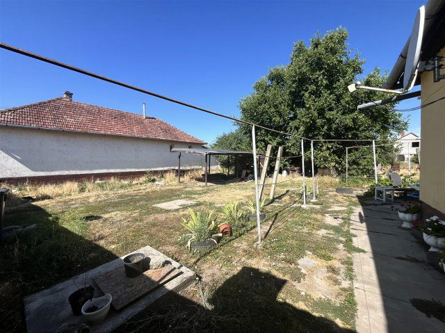 Eladó családi ház, Sarkadon, Attila utcában 15 M Ft, 5 szobás
