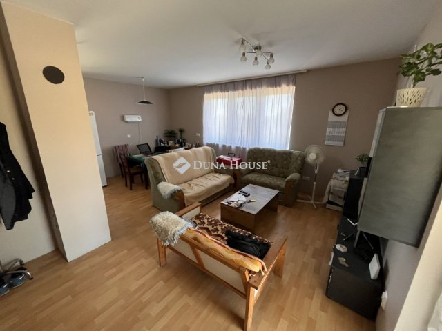 Eladó családi ház, Pázmándfalun 78.8 M Ft, 3 szobás