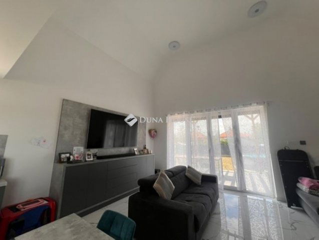 Eladó családi ház, Alsónémediben 149.9 M Ft, 4 szobás