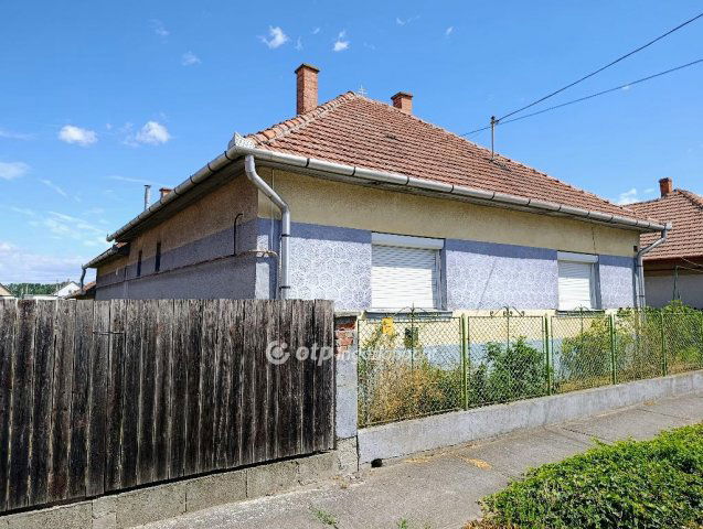 Eladó családi ház, Jászfényszarun 29.9 M Ft, 3 szobás